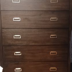 Dresser