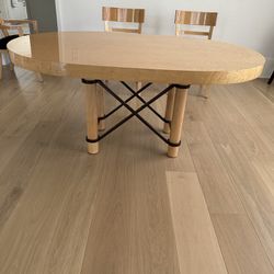 Maple Wood Dining / Kitchen Table w Chairs 