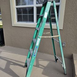 WERNER 6 FT FIBERGLASS LADDER