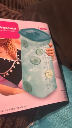 Aqua fresh de 2 litros nuevo de Tupperwere