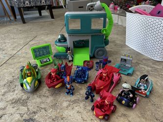 PJ Masks set with Romeo’s Lab and vehicles