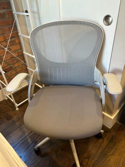 Desk Chair, flip up arms