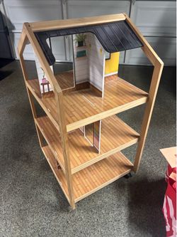 Dollhouse (with rolling base, doll furniture included)