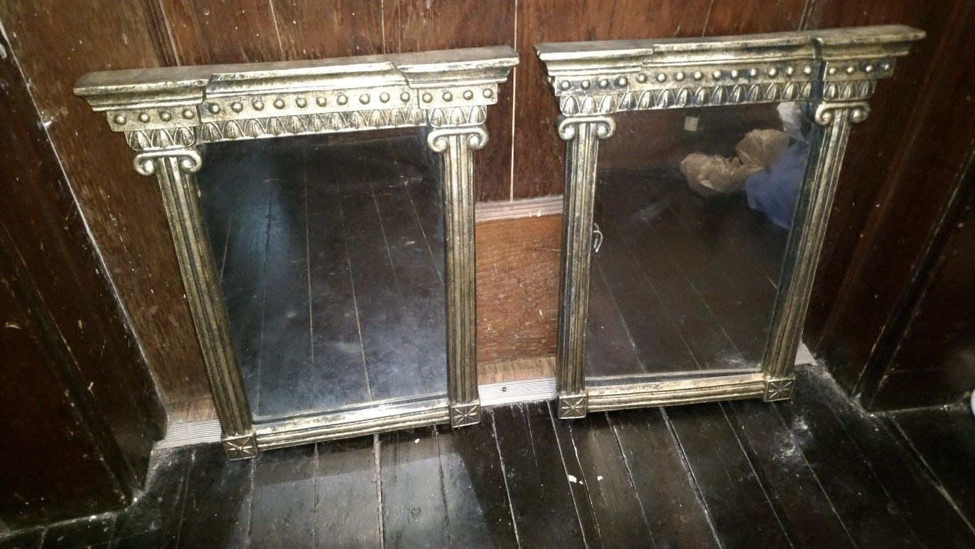 SET OF TWO SMALL MIRRORS