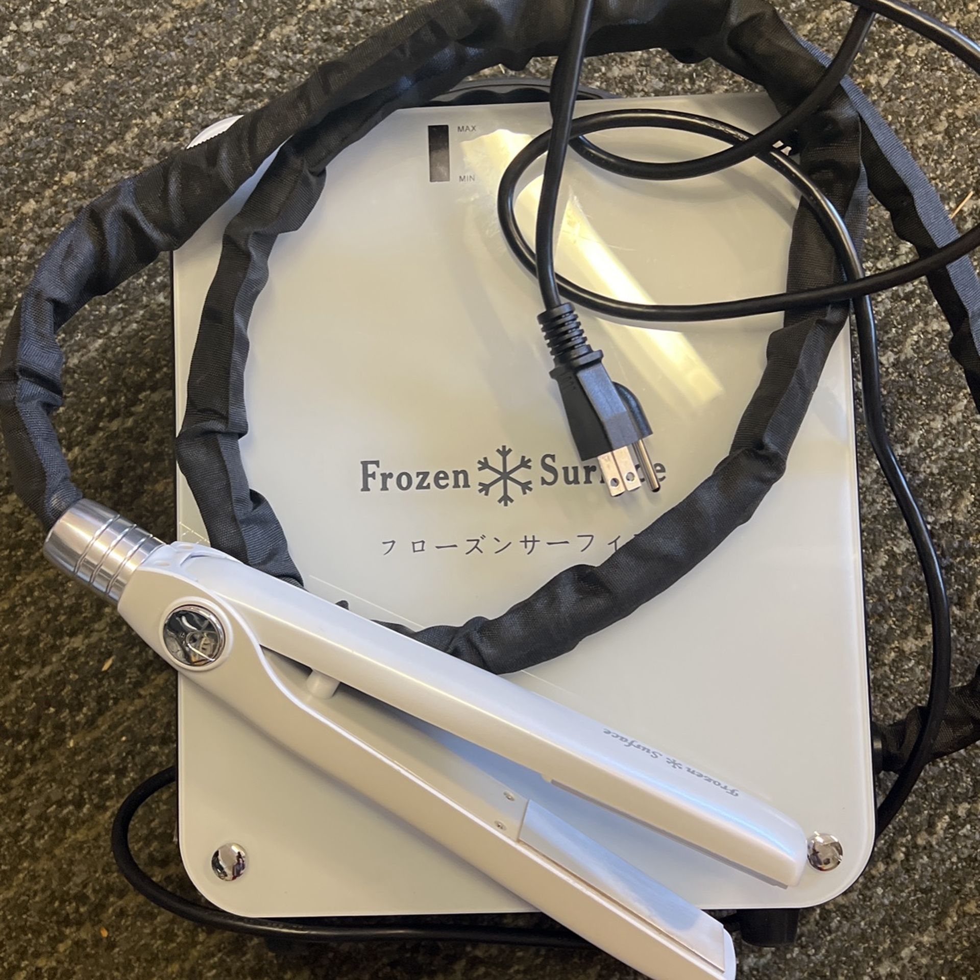 Frozen Surface Hair Straightener