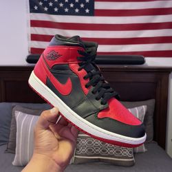 Jordan 1 Mid Size 10.5 With Box Moving Selling A Lot Of My Shoes $120 OBO Pick Up Only