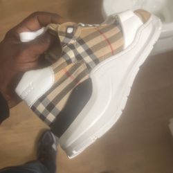 Burberry Shoes Size 8.5