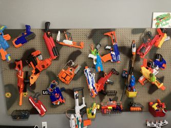 MAKE OFFER NERF BLASTER COLLECTION WITH WALL SHELF 