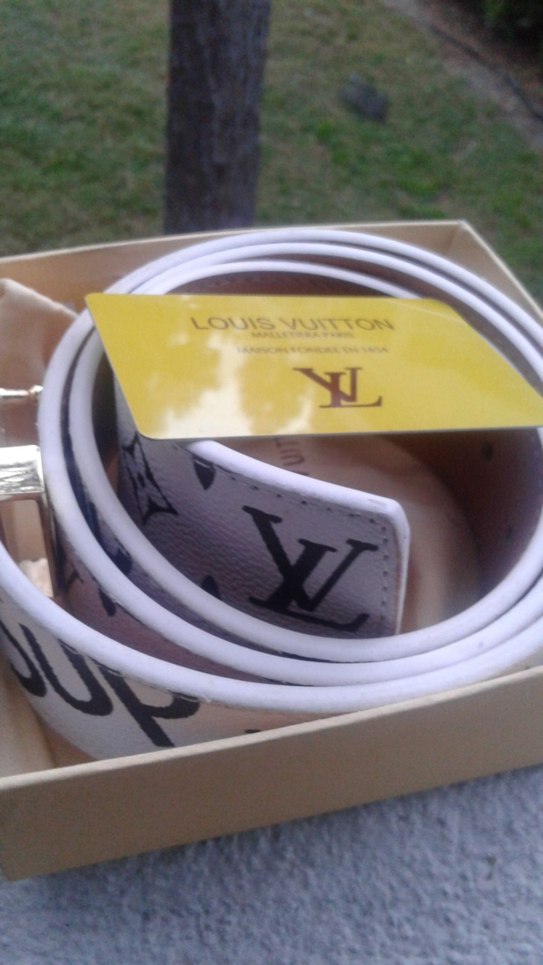 LV & Supreme deal: Supreme headband ft Louis Vuitton/Supreme Belt for Sale  in Federal Way, WA - OfferUp
