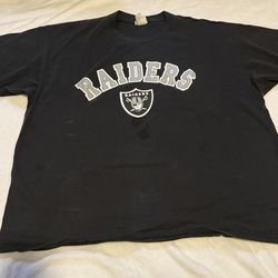 Black Raiders vintage  tee