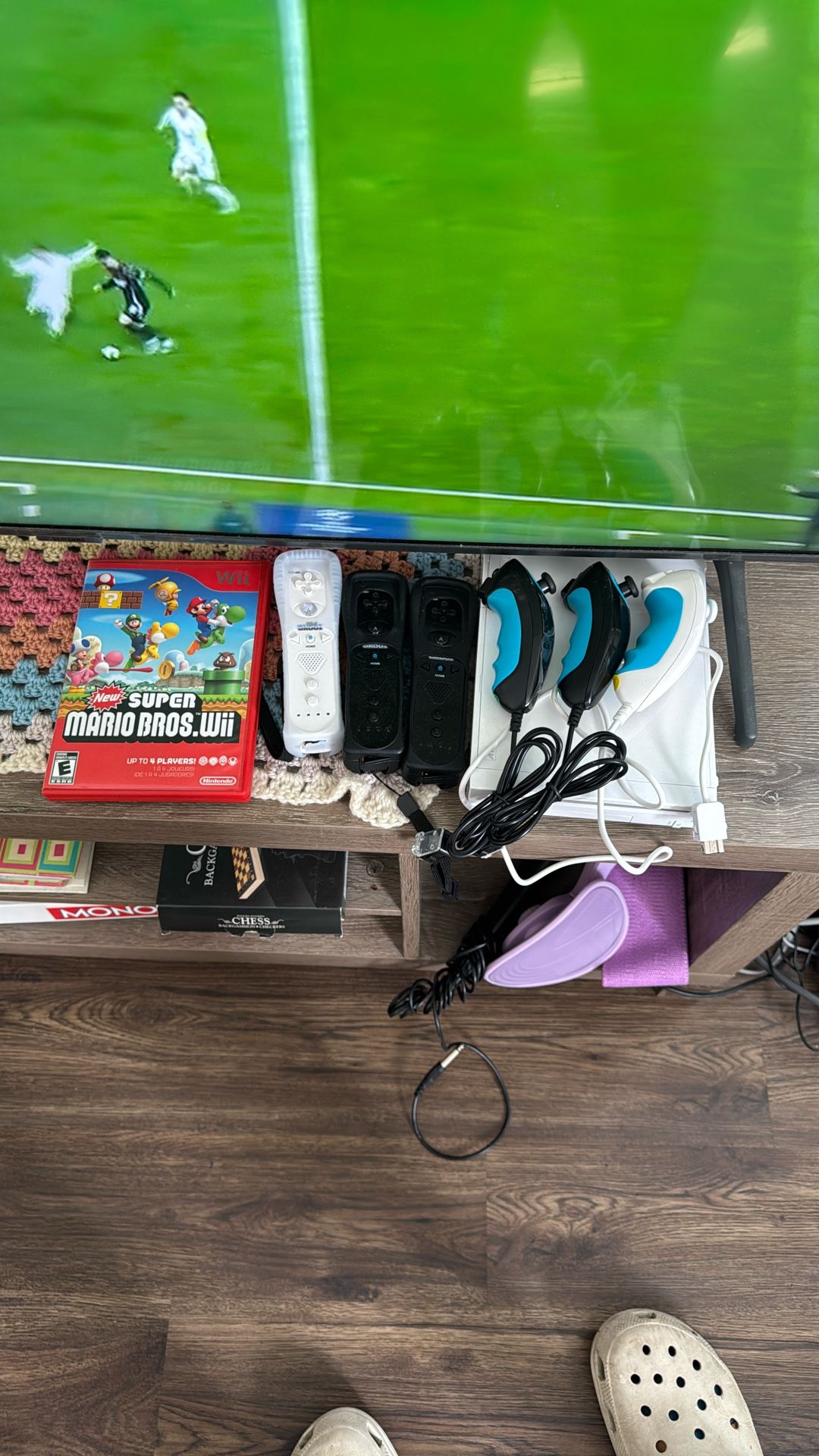 NINTENDO WII 3 Controllers With Super Mario Bros