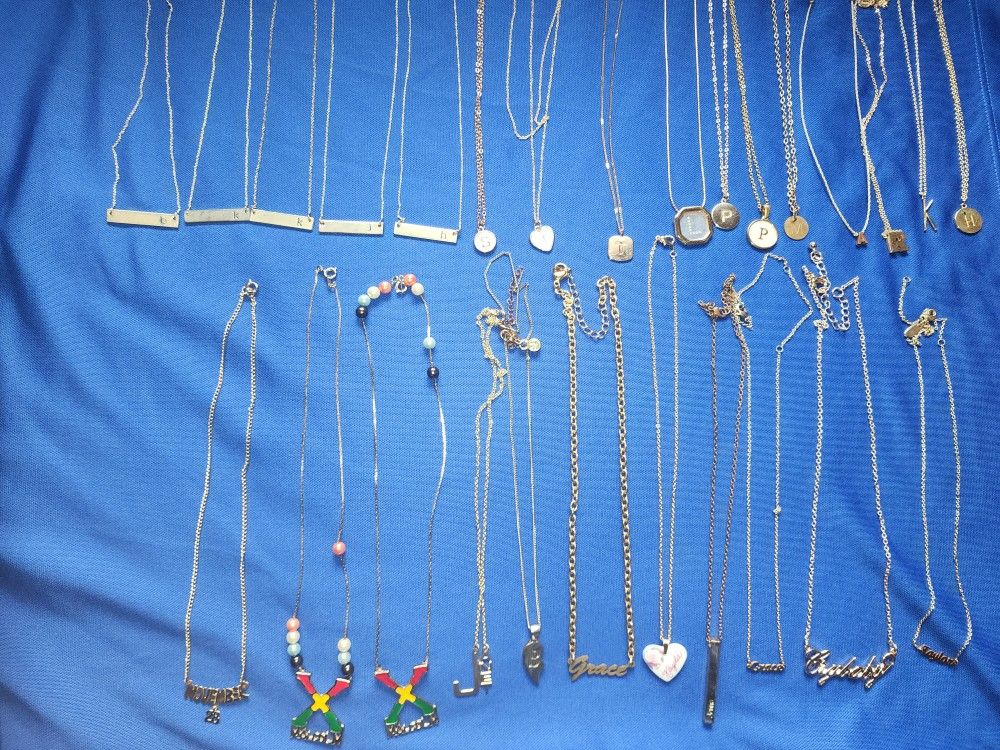 Necklace set, with letters and names