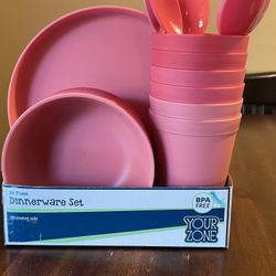 24 Piece Plastic DinneWare 