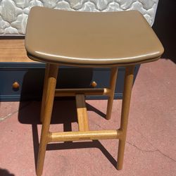 Contemporary oak stool