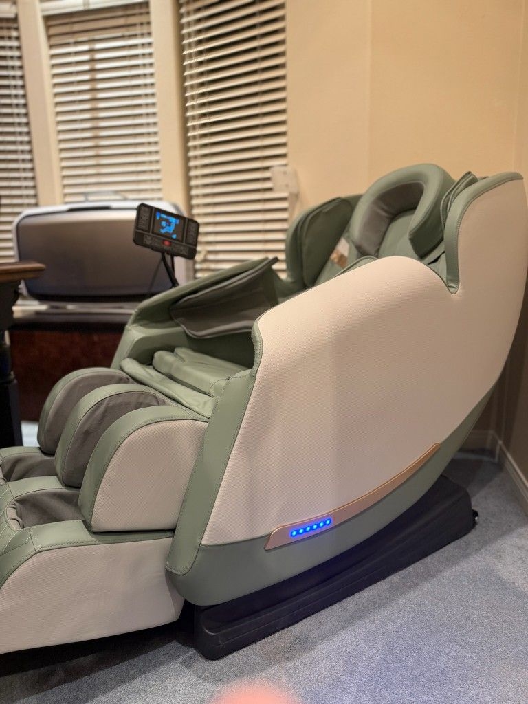 MASSAGE CHAIR, only Used 3 Times