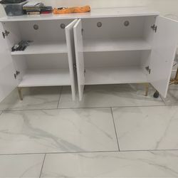 Entrance table