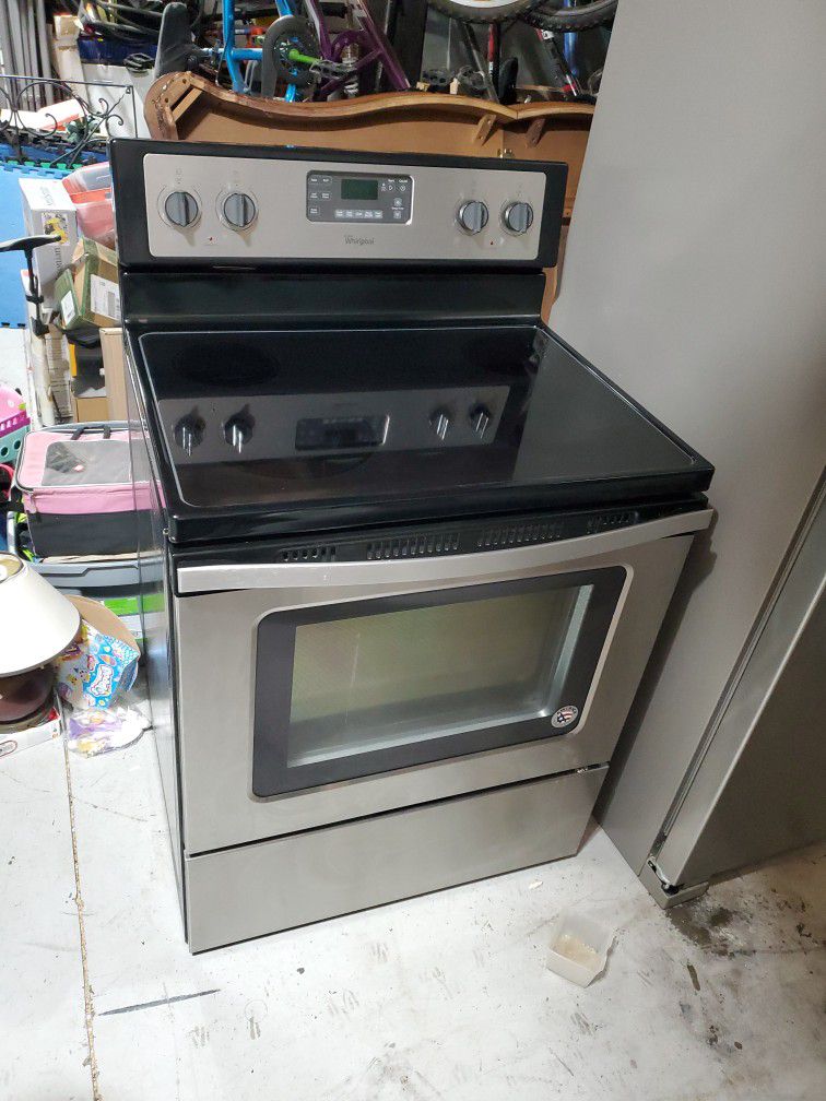 Whirlpool Kitchen Appliances Set - Stainless Steel, Refrigerator, Oven / Range, Microwave & Dishwashe - Great Condition 