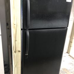 29 1/2 BLACK FRIDGIDAIRE TOP FREEZER & BOTTOM FRIDGE 