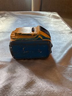 DeWalt battery for parts not working got it from a tool pallet