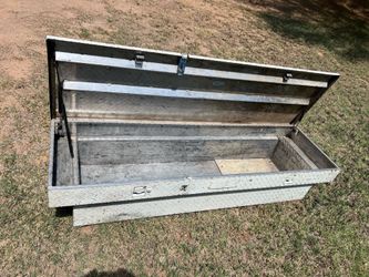 Truck tool box