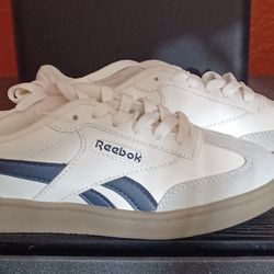 BOYS REEBOK SHOES - NEW