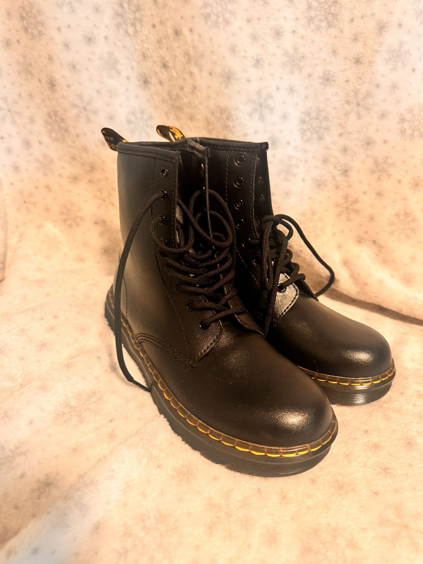 Doc Martens Girls size 6 zipup