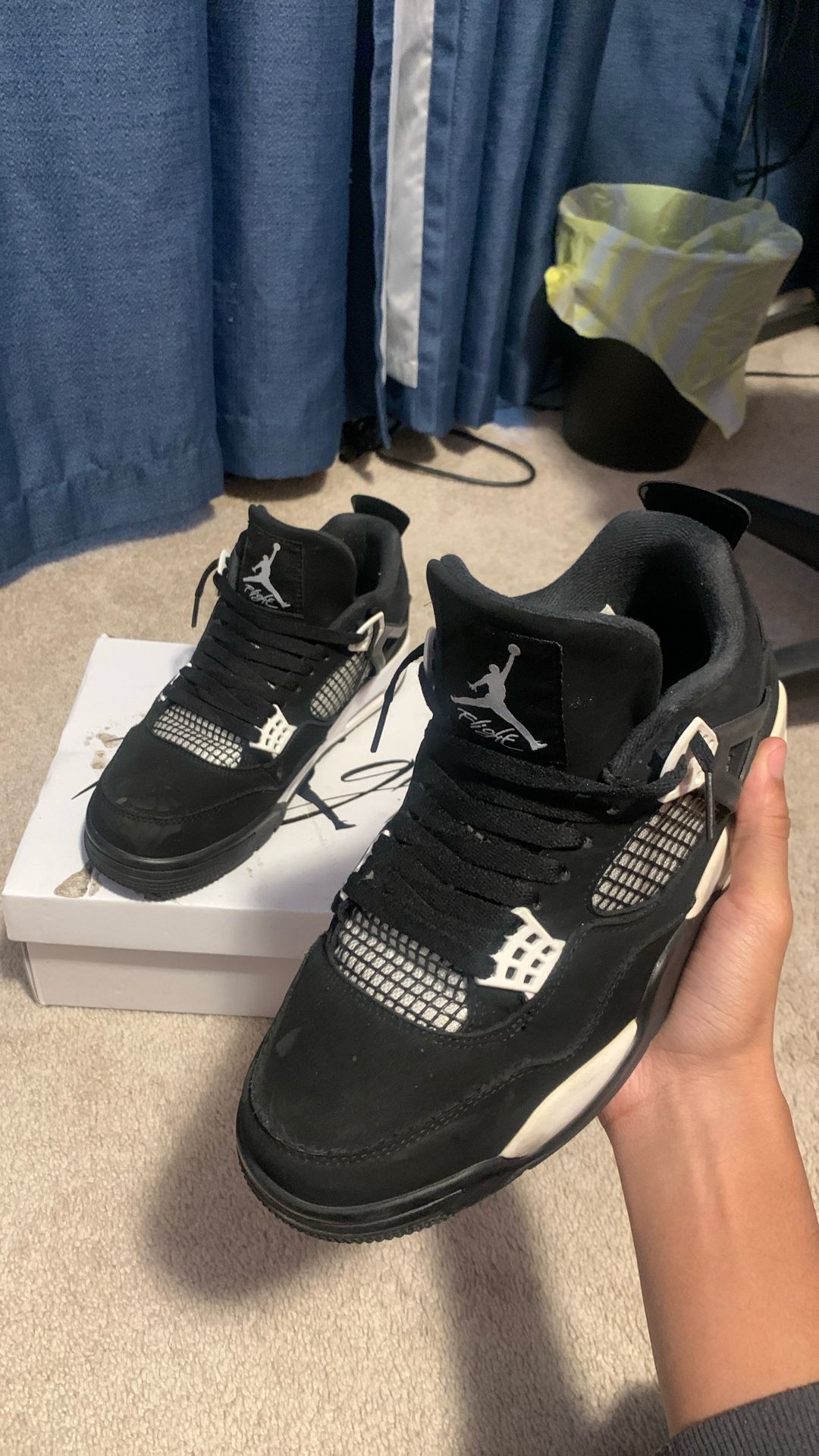 Jordan 4 White Thunder Size 9