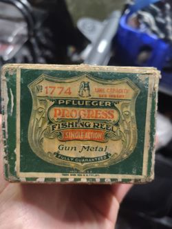 Vintage  pflueger progress fishing reel