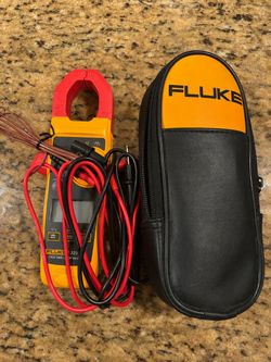 Fluke 325 True-RMS Clamp Meter – Used – Test Leads Included