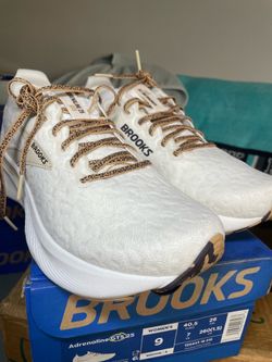 Brooks Adrenaline GTS 25 women's running shoes. Brand New! Size 9
