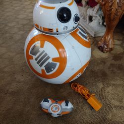 BEAUTIFUL BB8!!  IT'S IN VERY GOOD CONDITION!!