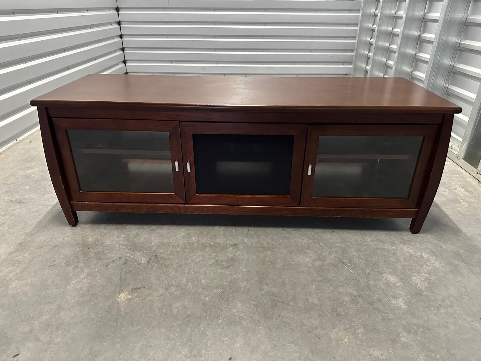 60” wide tv cabinet TechCrsft SWP60/ mueble para TV de 60” de ancho