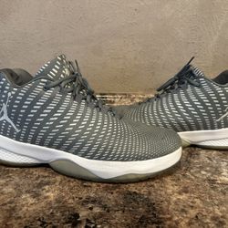 MICHAEL JORDAN TENIS SHOES FOR MAN SIZE 11.5 IN GREAT CONDITION 