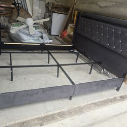Queen bed fram