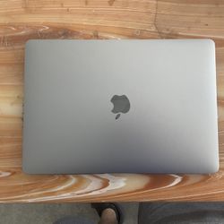 MacBook Pro 2017 13 Inch With Touch Bar 