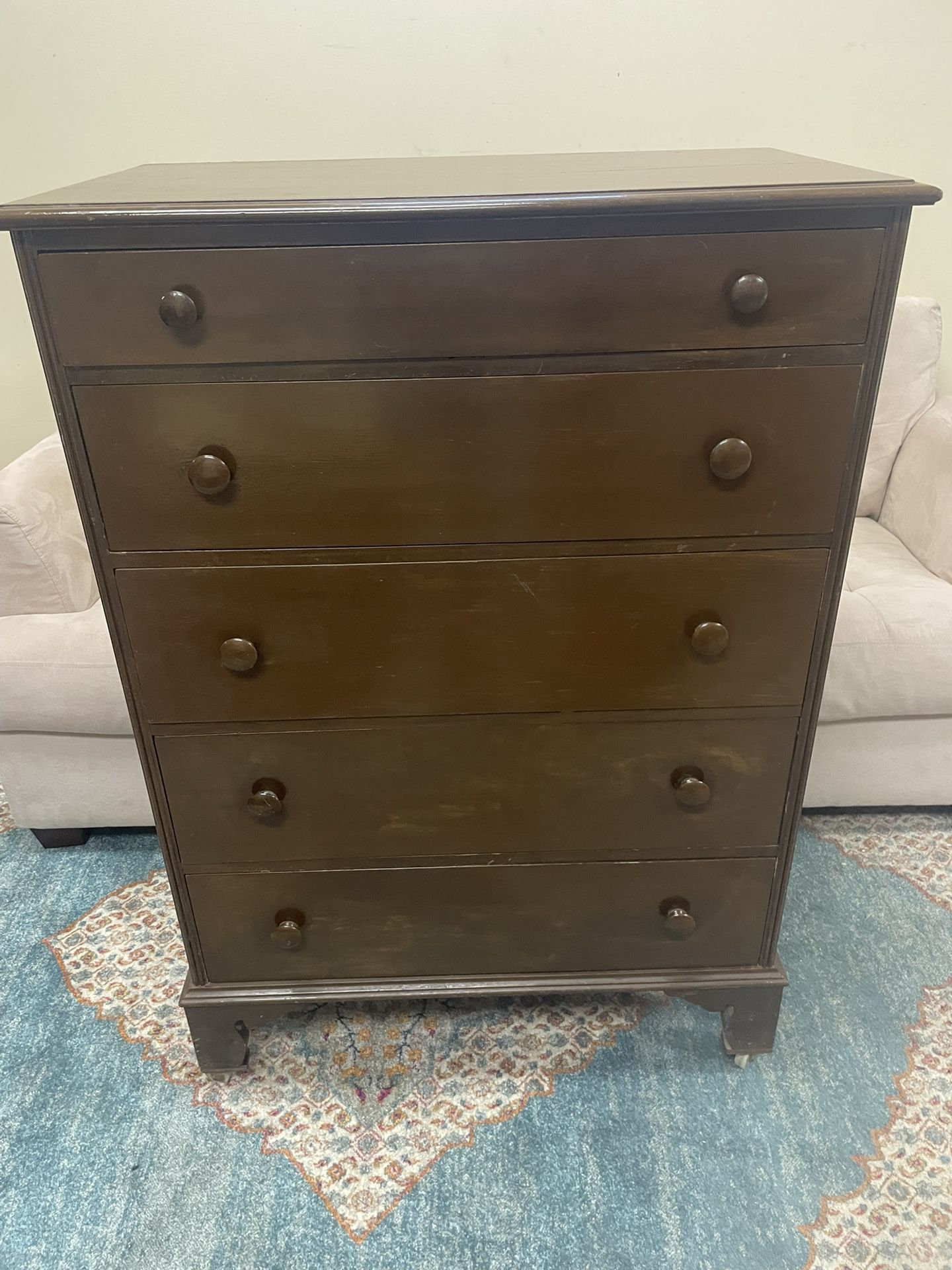 Rolling Wood Chester Dresser 50”H x 35”W, 5 Drawers 🚚 extra Cómoda madera