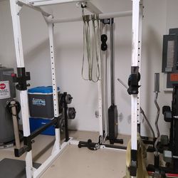 DELTECH FITNESS

Squat Rack w/ Stack Loaded Lat