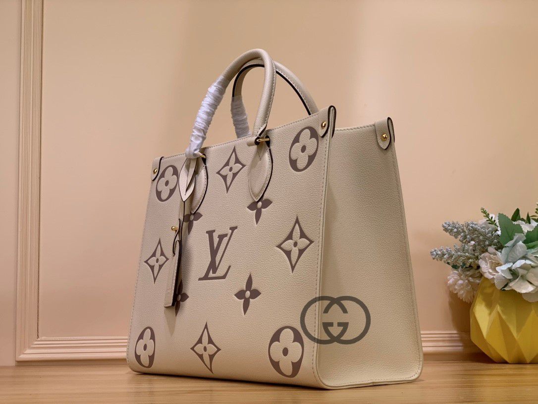 Louis Vuitton Onthego M45372 white bag 35x27x14cm for Sale in