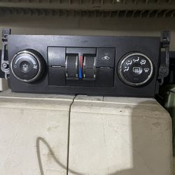 06-09 Tahoe Ac And Heater Control Panel