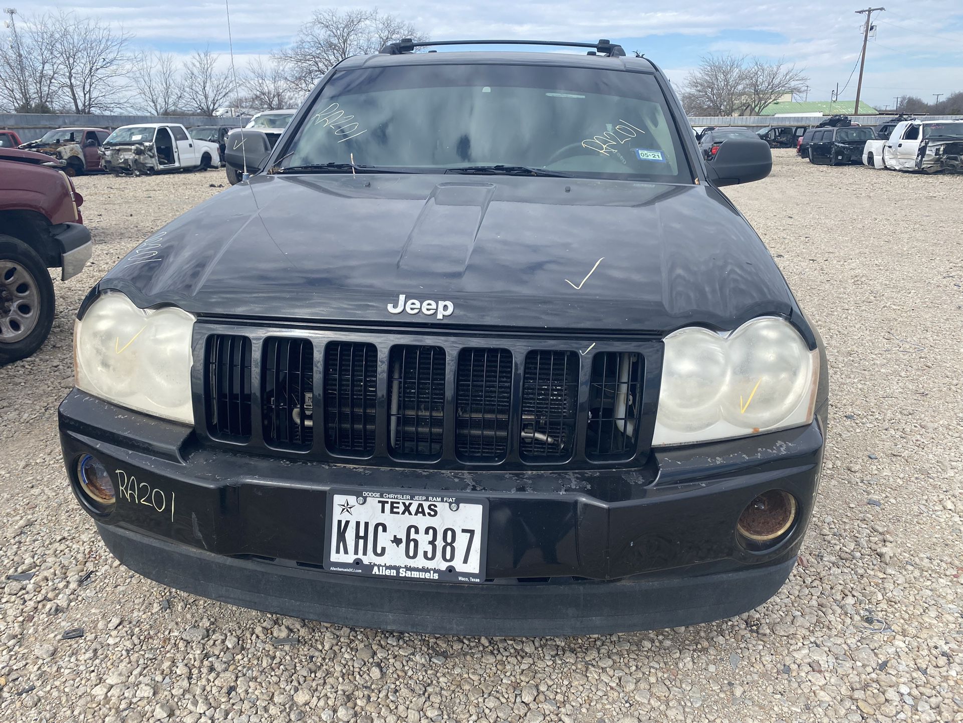 For parts only / 2005 JEEP grand Cherokee 3.7L v6 4x2 good transmission/ SOLO PARA PARTES