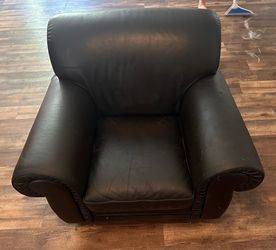Oversized Classic Brown Leather Club Chair – Pleated Roll Arm
