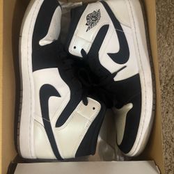 Jordan 1 Mid Size 10