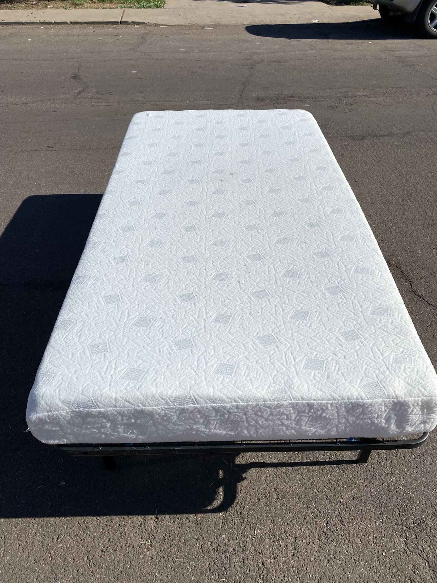 FREE DELIVERY: Twin Memory Foam Bed