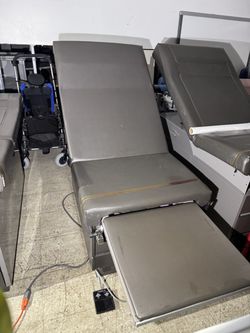 Barrier Free Power Exam Table