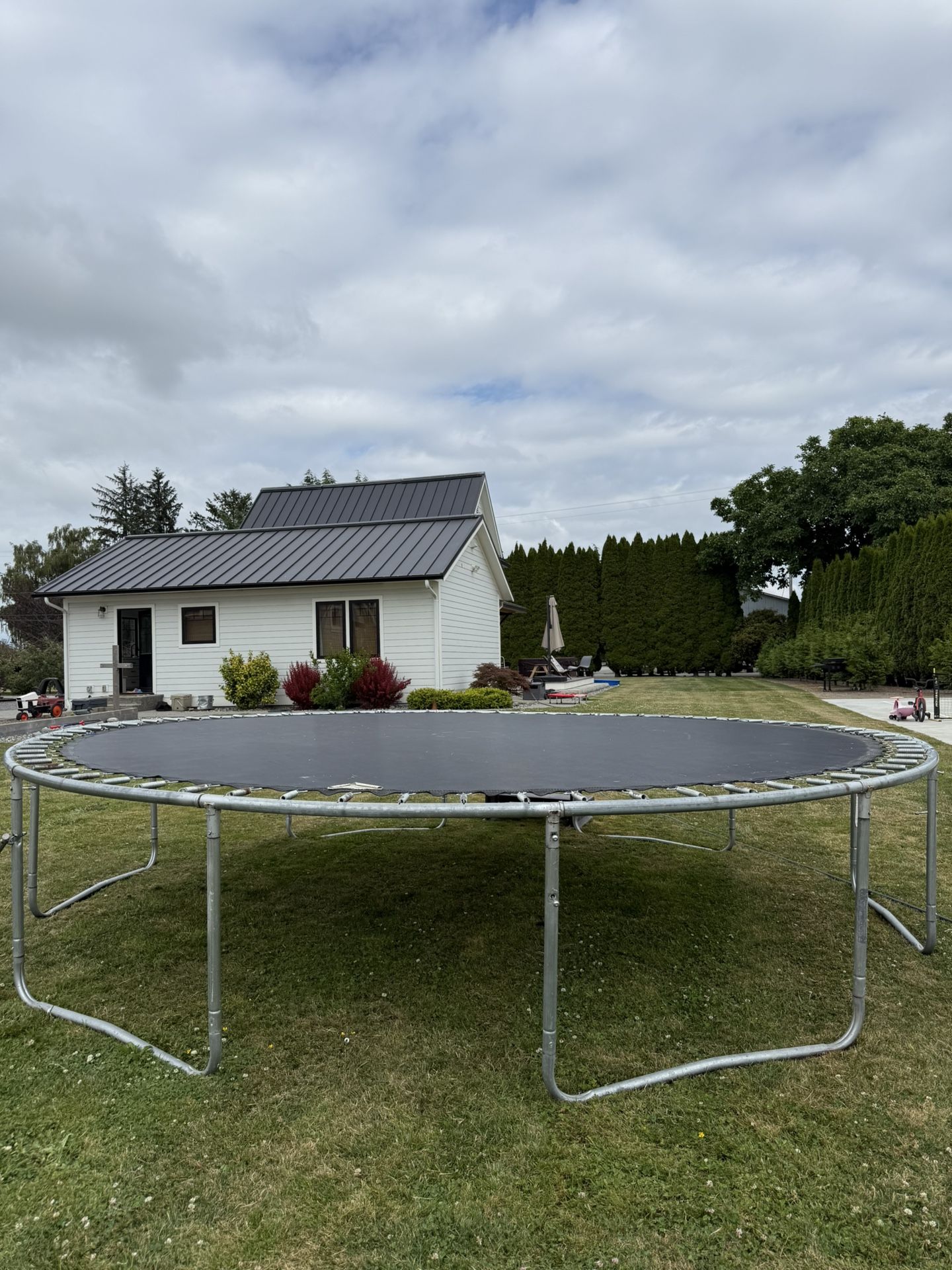 14’ Trampoline $50