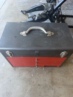 Metal tool box
