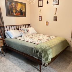 MCM Wooden Spindle Bed