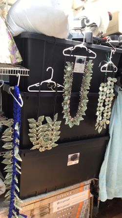 Graduation leis I’m in el sobrante  different prices and styles