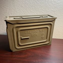 US WW2 30 Caliber Ammo Can Early M1A1 with Latch For Tripod Mounting United Mfg