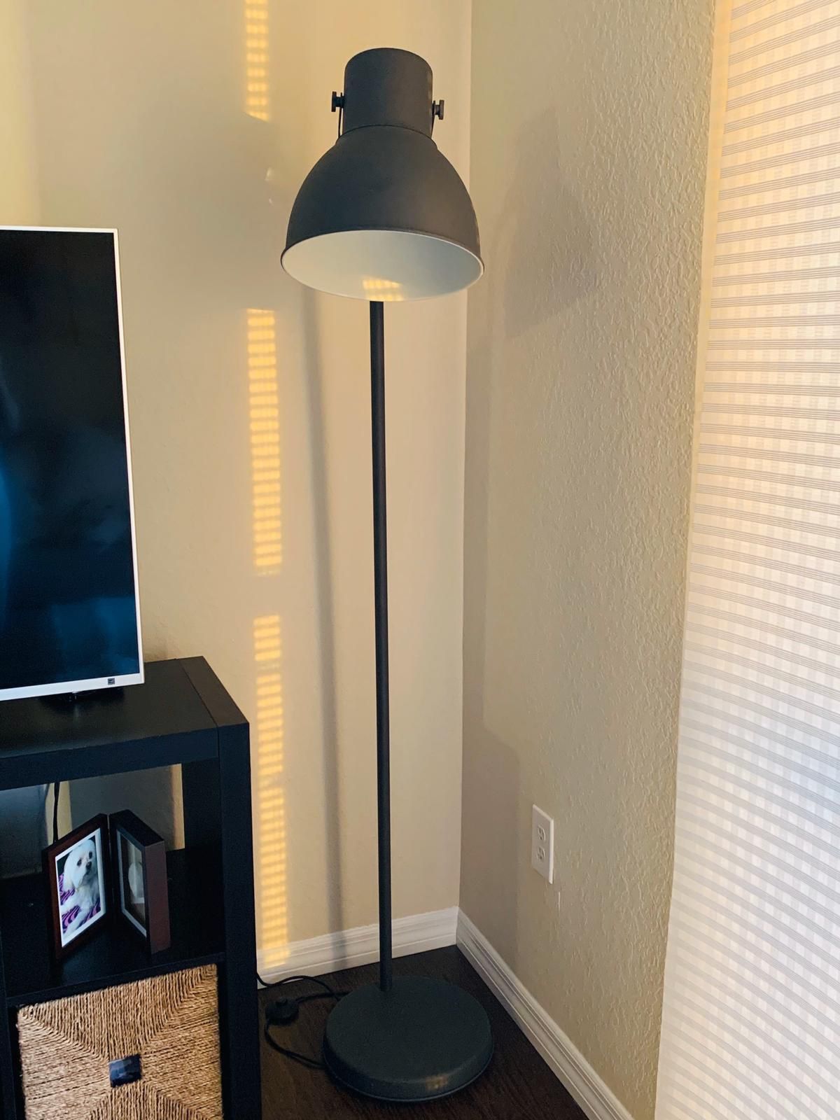 Floor Lamp with bulb Like new!